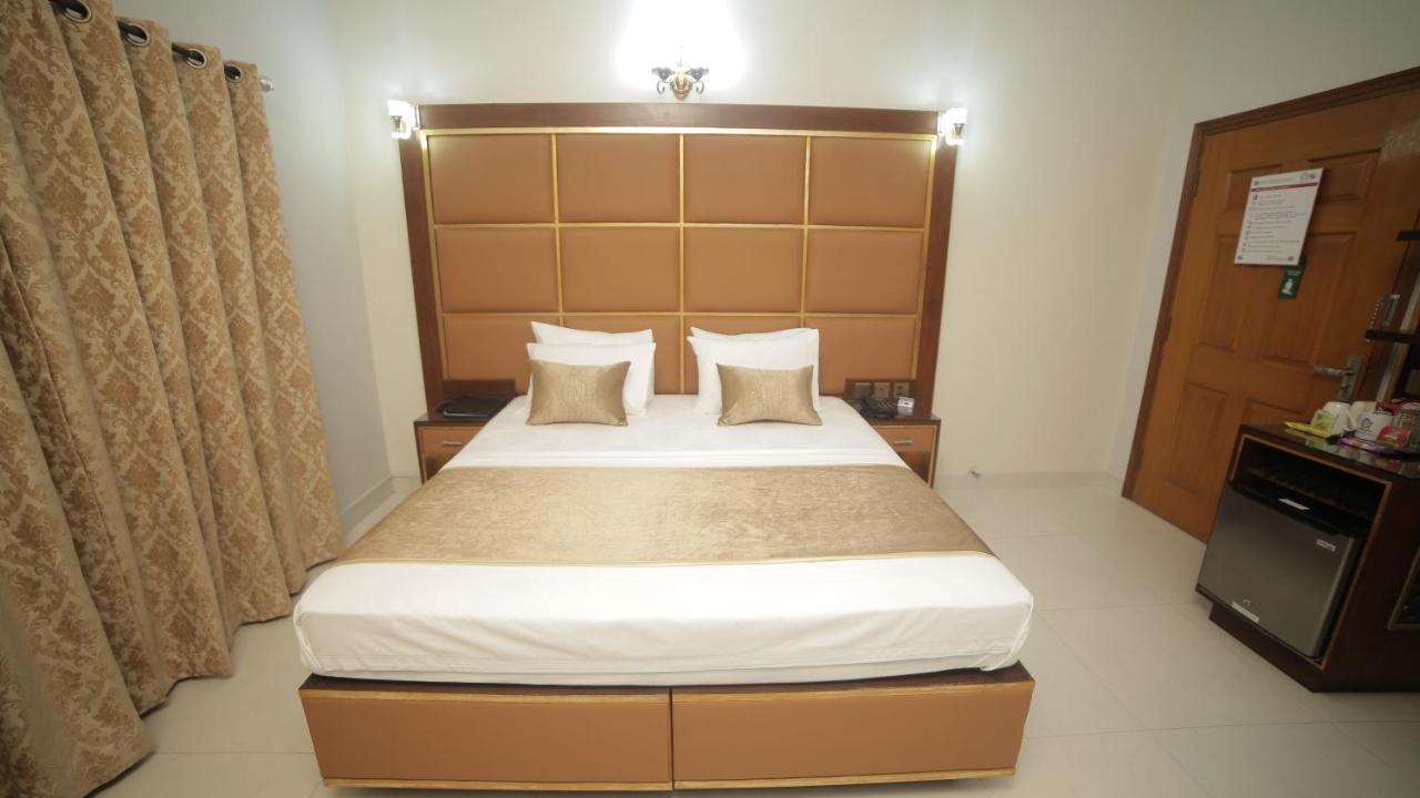 Bed and Breakfast Four Squares Карачи Экстерьер фото