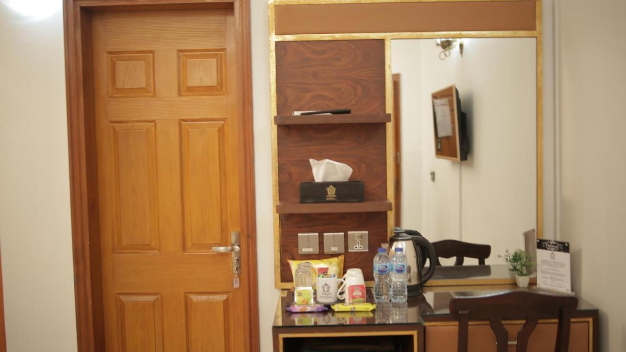 Bed and Breakfast Four Squares Карачи Экстерьер фото