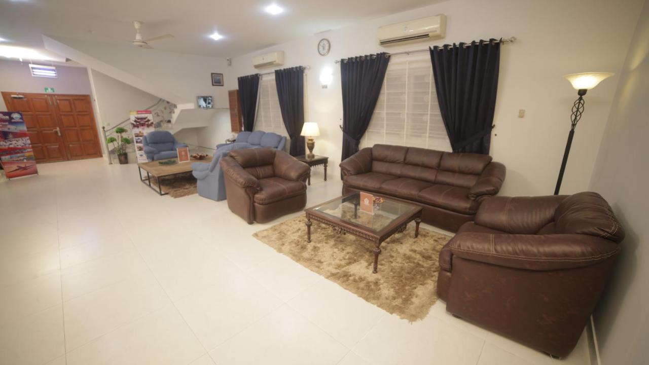 Bed and Breakfast Four Squares Карачи Экстерьер фото